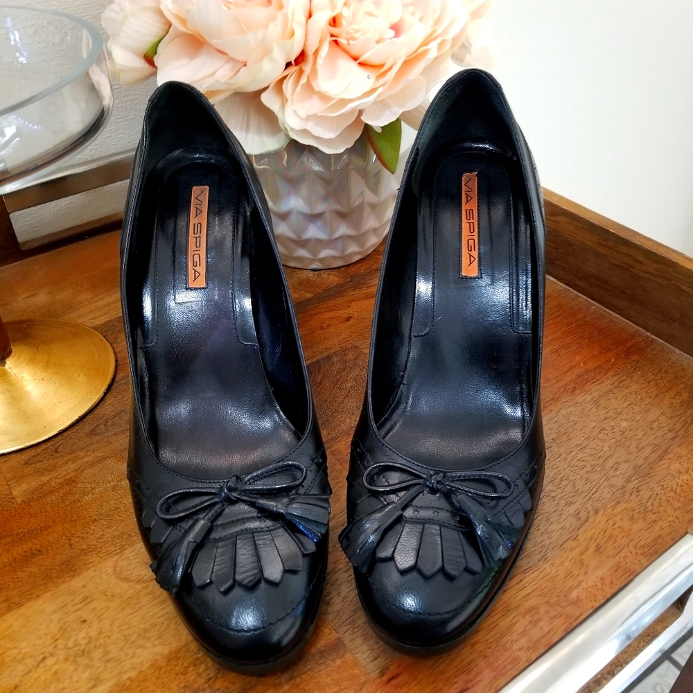 Via Spiga Black Leather Round Heels